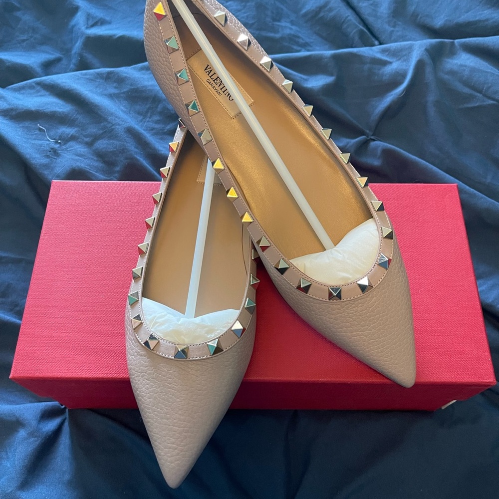 (SOLD) Valentino Flats size 11 - Picture 1 of 7